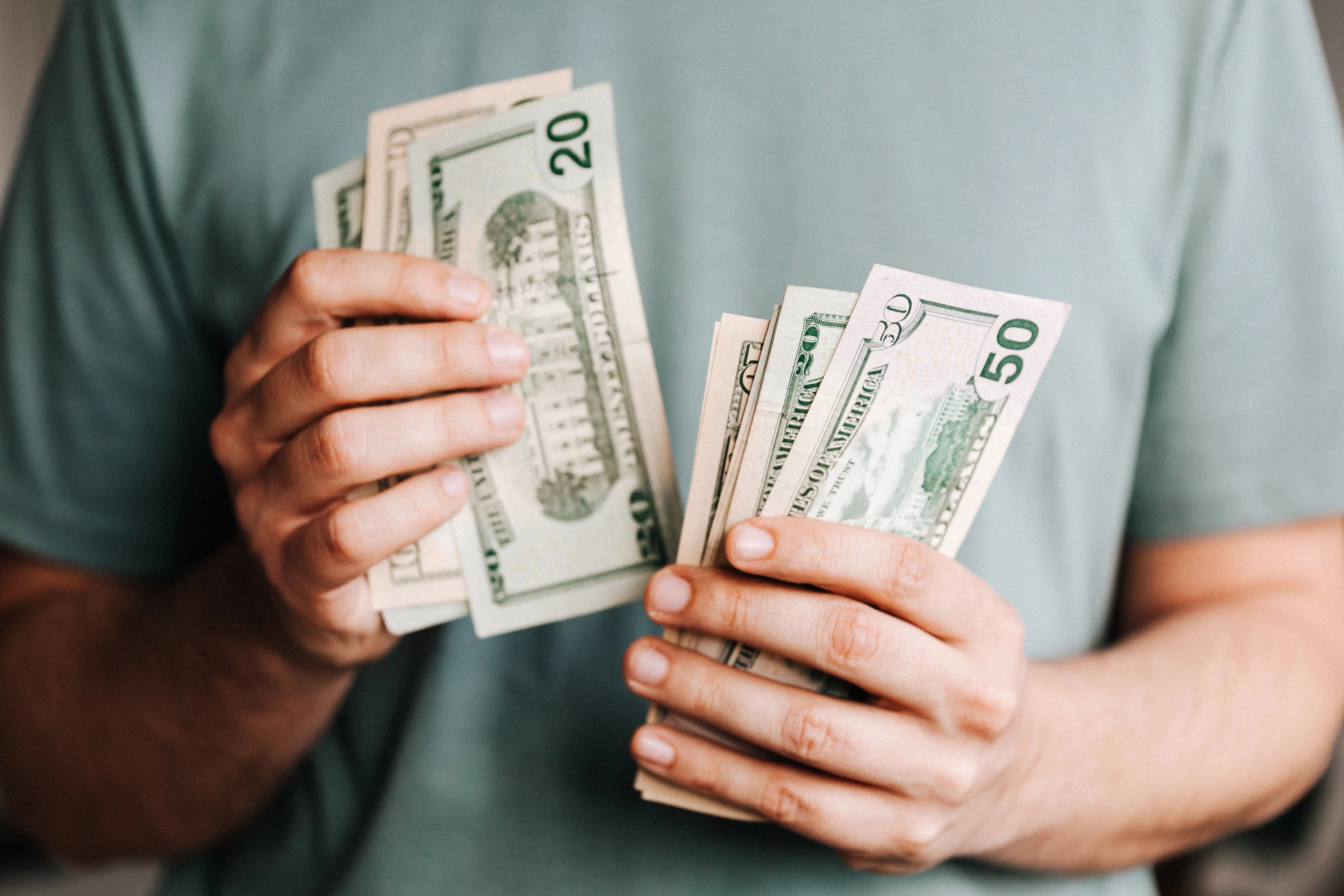 Dolar Baja a S/3.368: Analisis Semanal del Tipo de Cambio